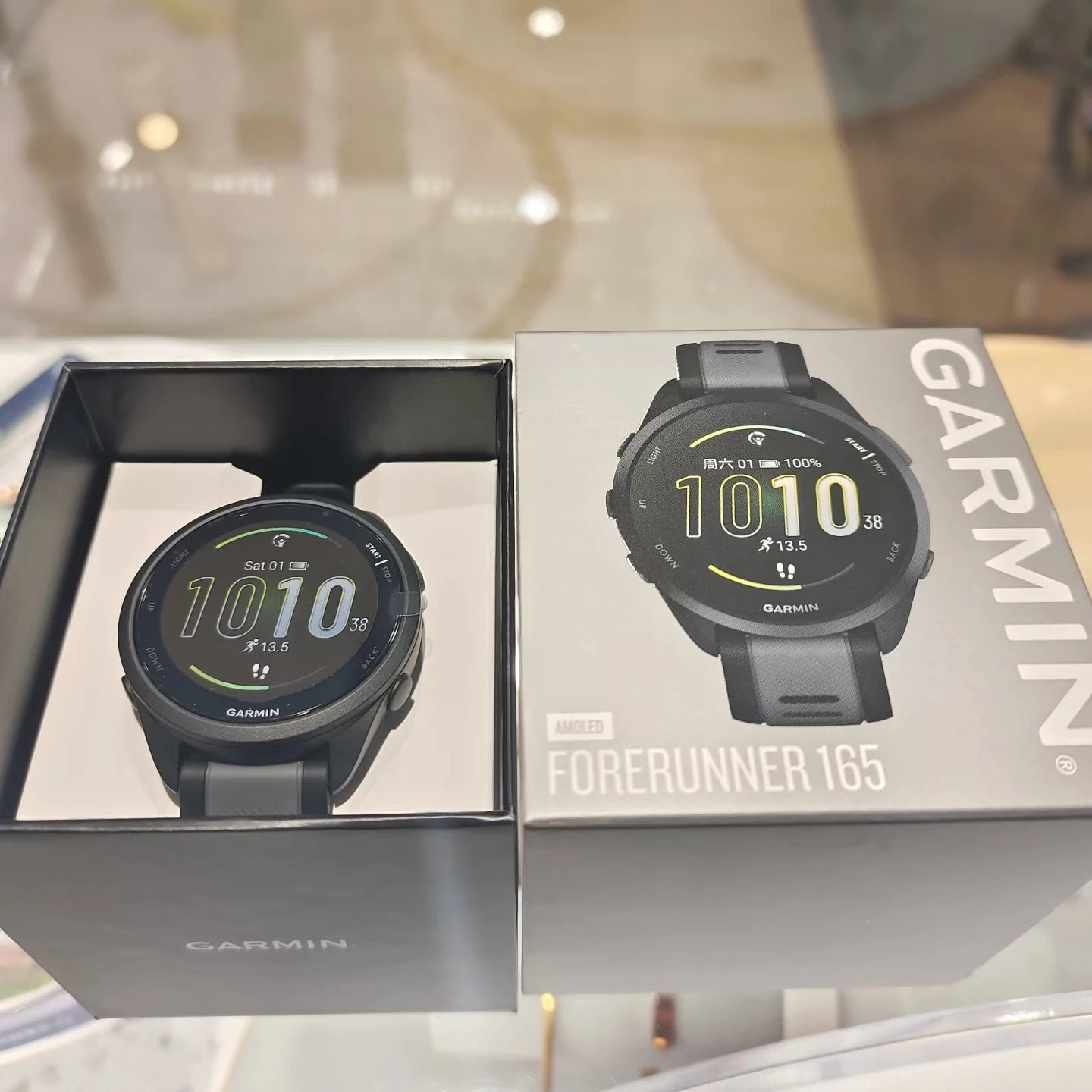 Garmin Forerunner 165 – Montre Running GPS AMOLED | Pulse Ox | Suivi Stress | 11 Jours | Noir