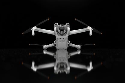 DJI Mini 3 Drone Caméra 4K HDR - Ultra-Léger 249g avec DJI RC et 38 Min d'Autonomie -